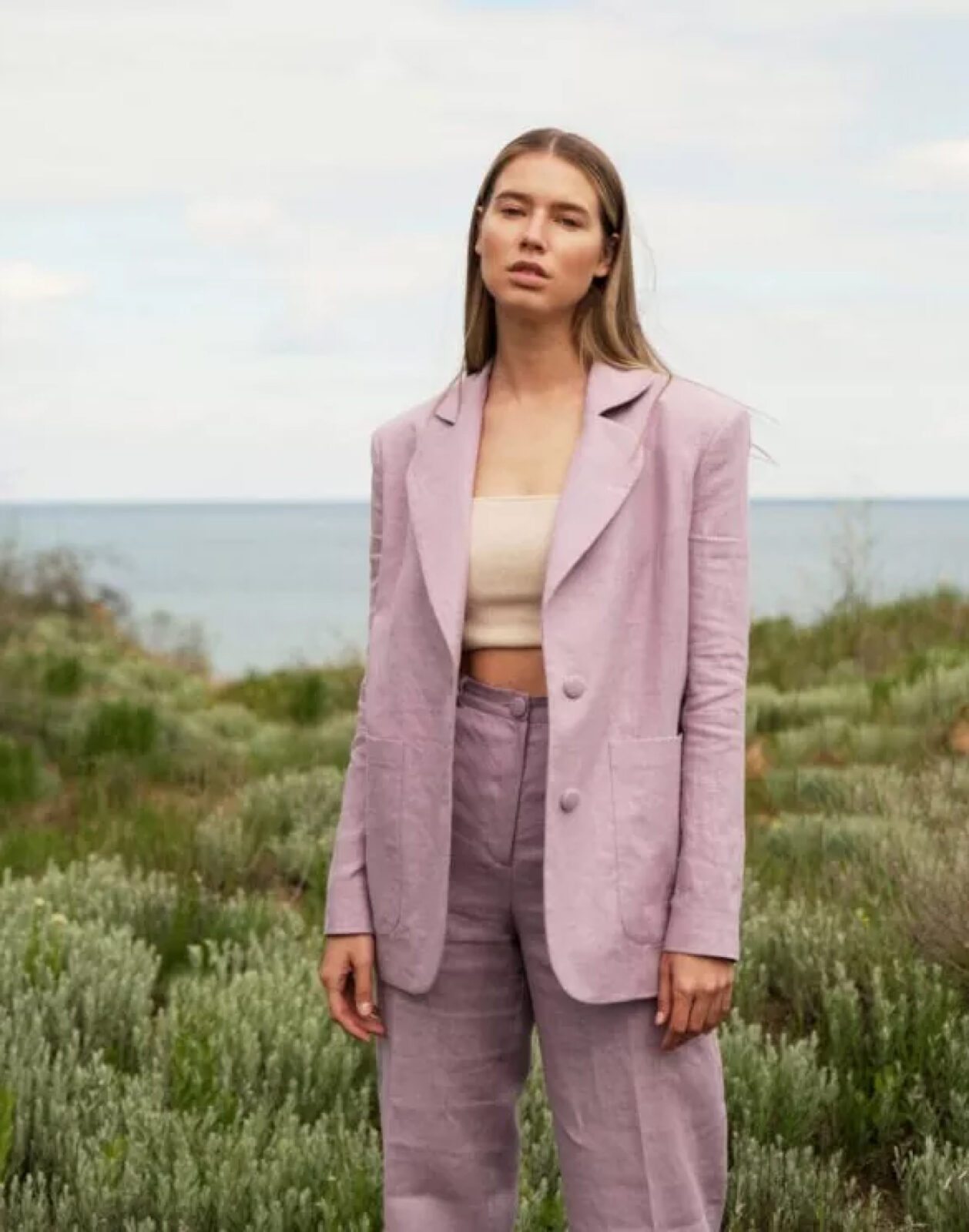 Women’s-pants-with-arrows-made-of-linen