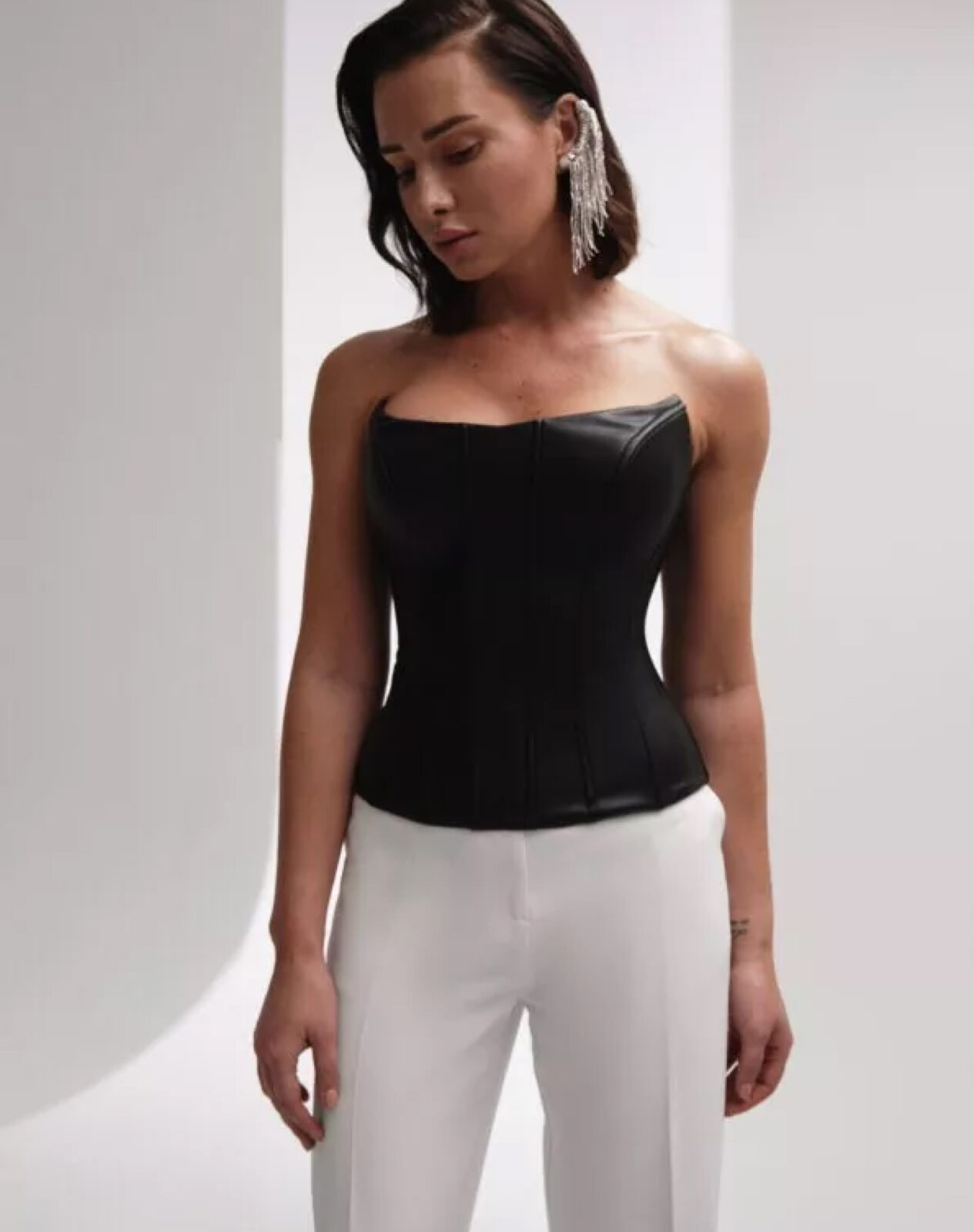 Corset-without-straps-made-of-eco-leather-4