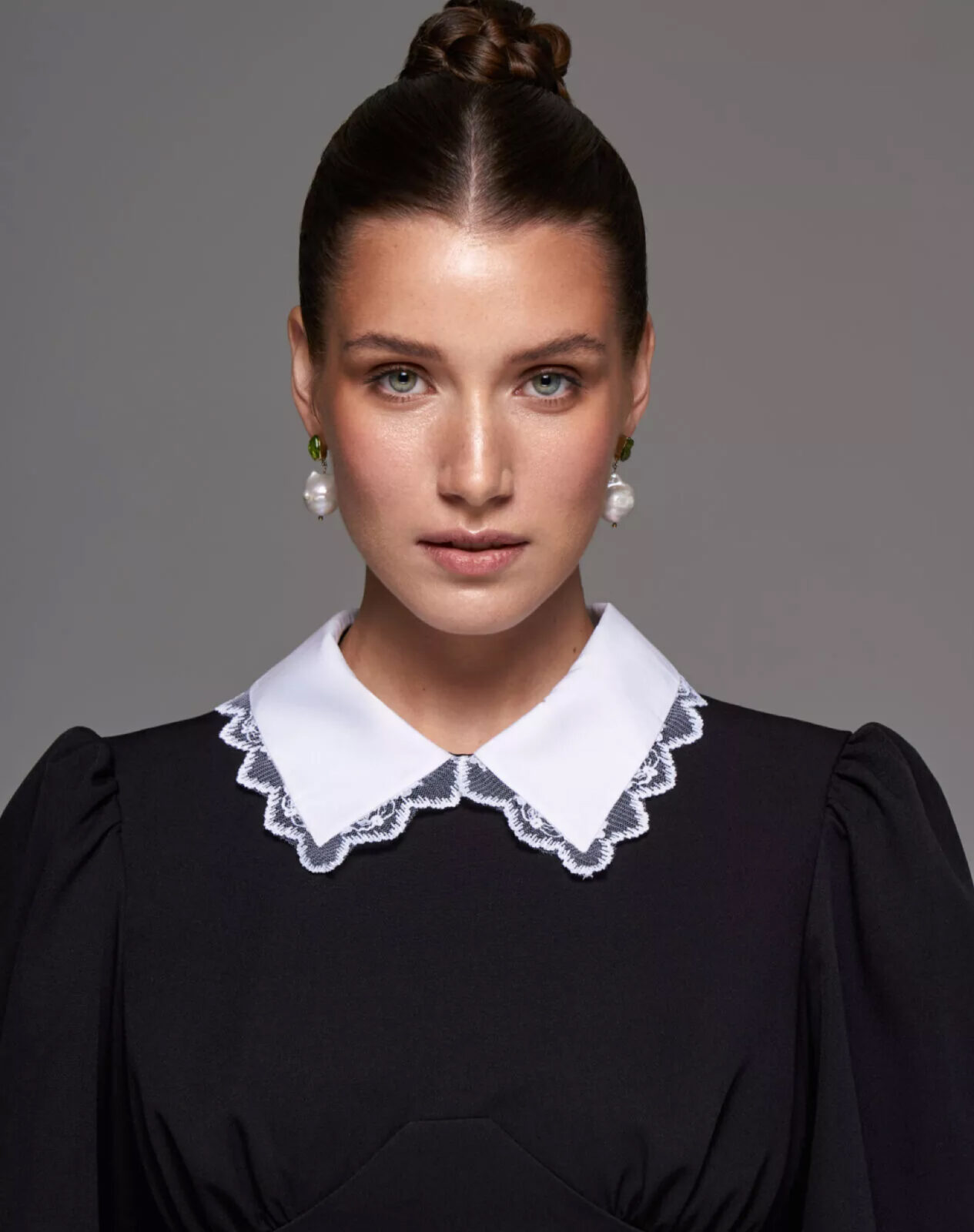 sheath-dress-with-a-white-collar3