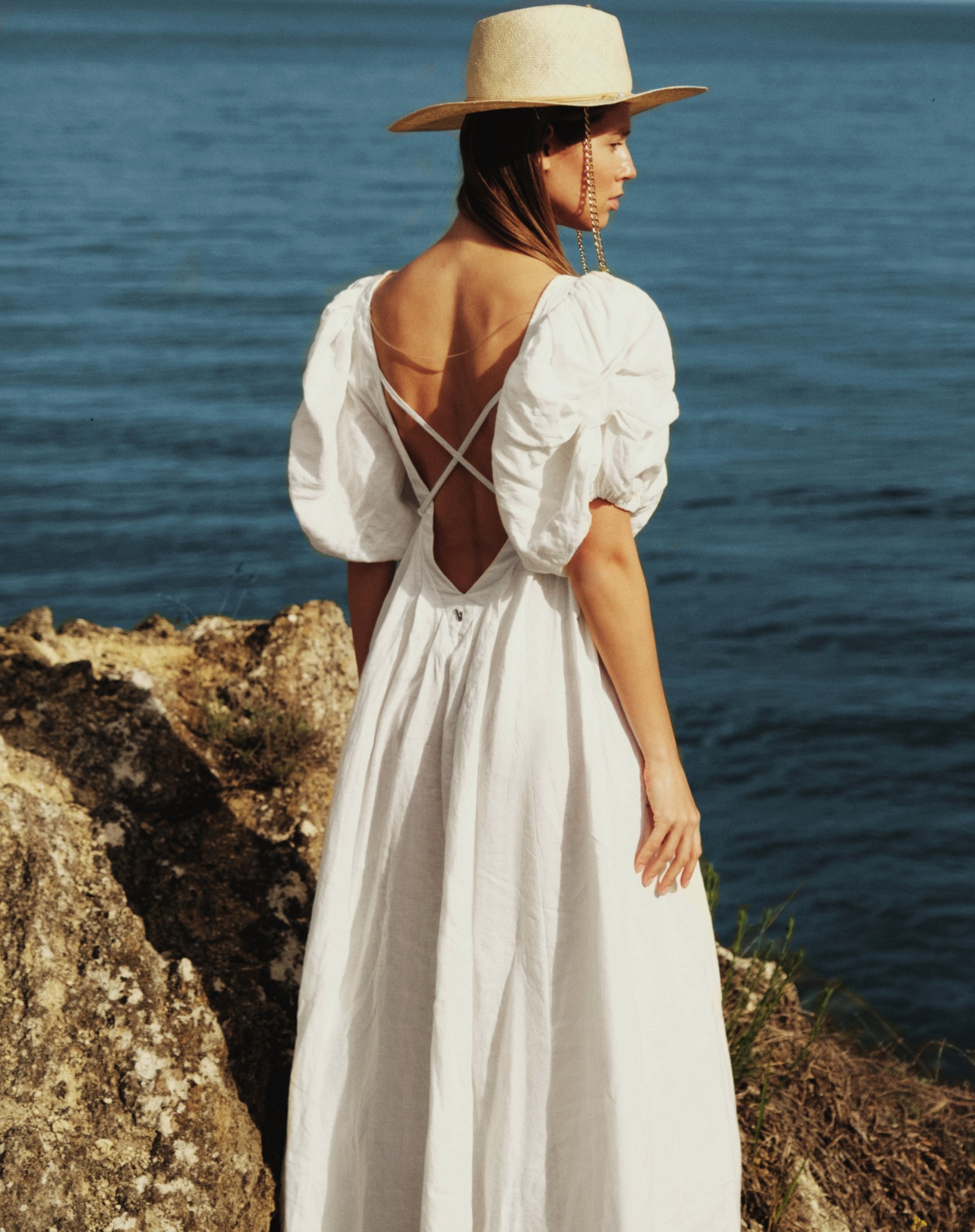 Лляна довга сукня на зав’язках білого кольору