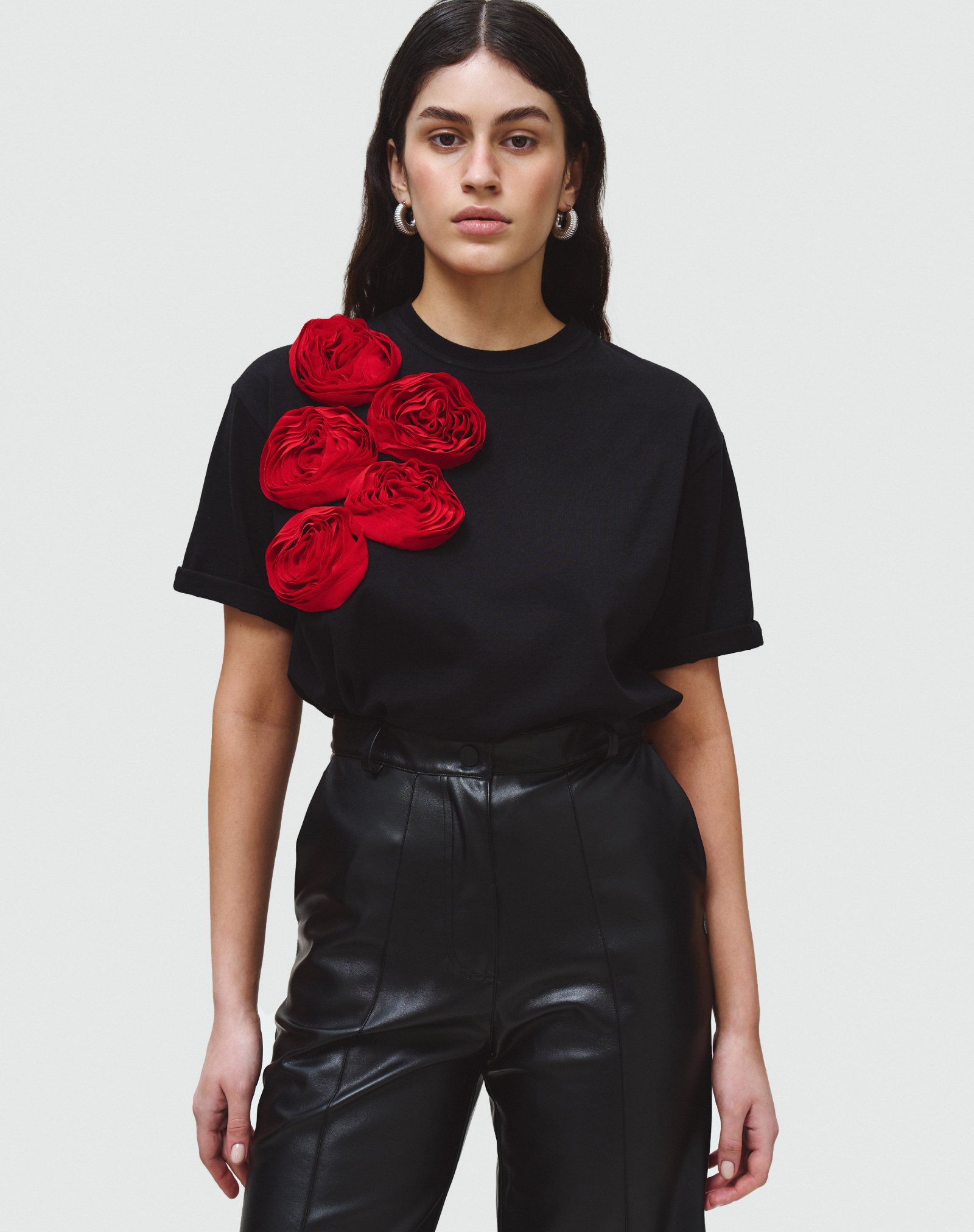 Loose T-shirt with red roses