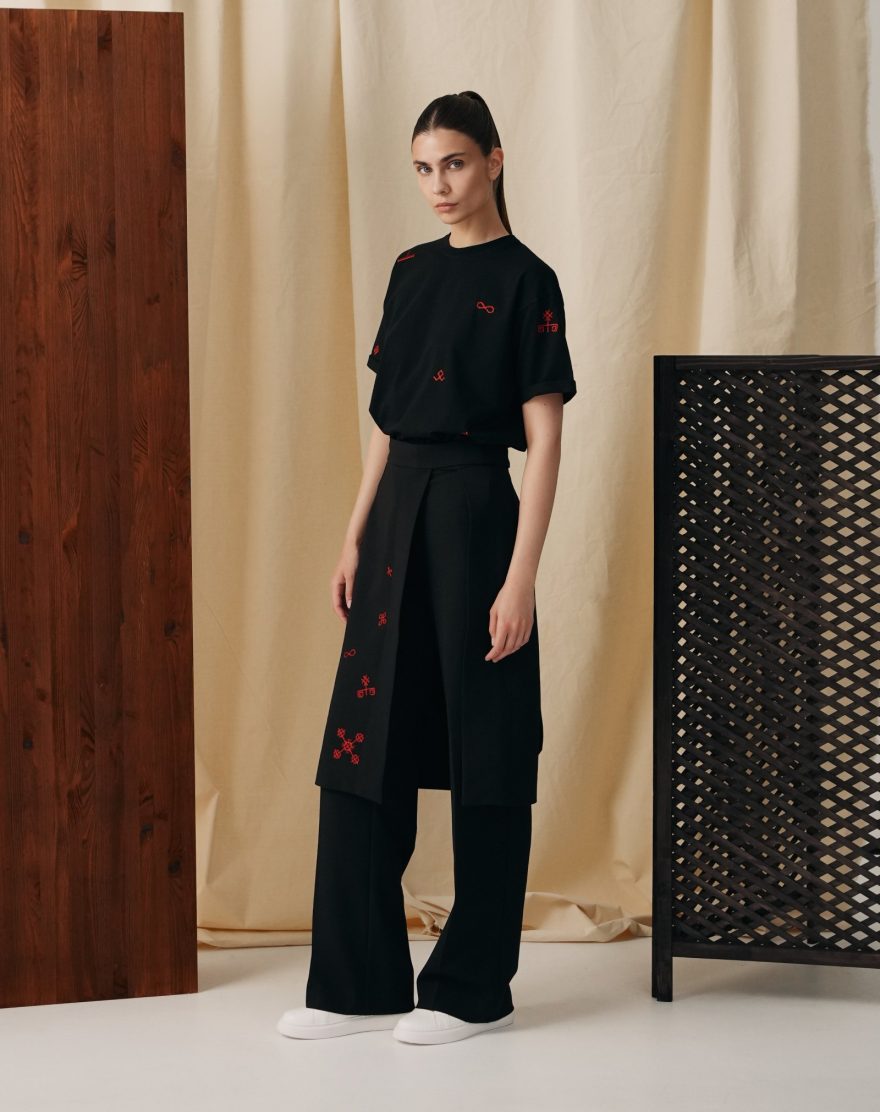 Black plakhta with red embroidery