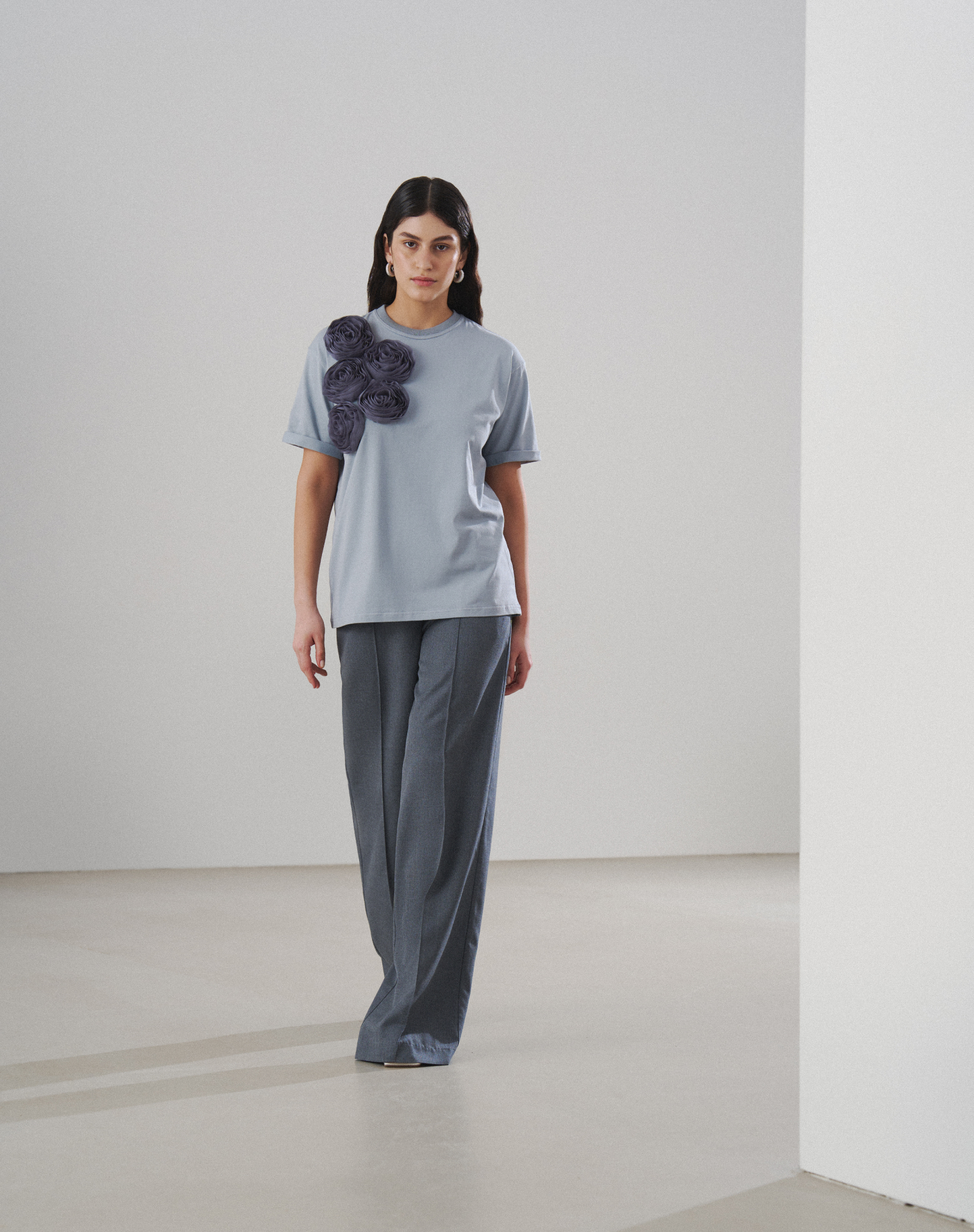 Pants with an elastic band with pockets in gray color