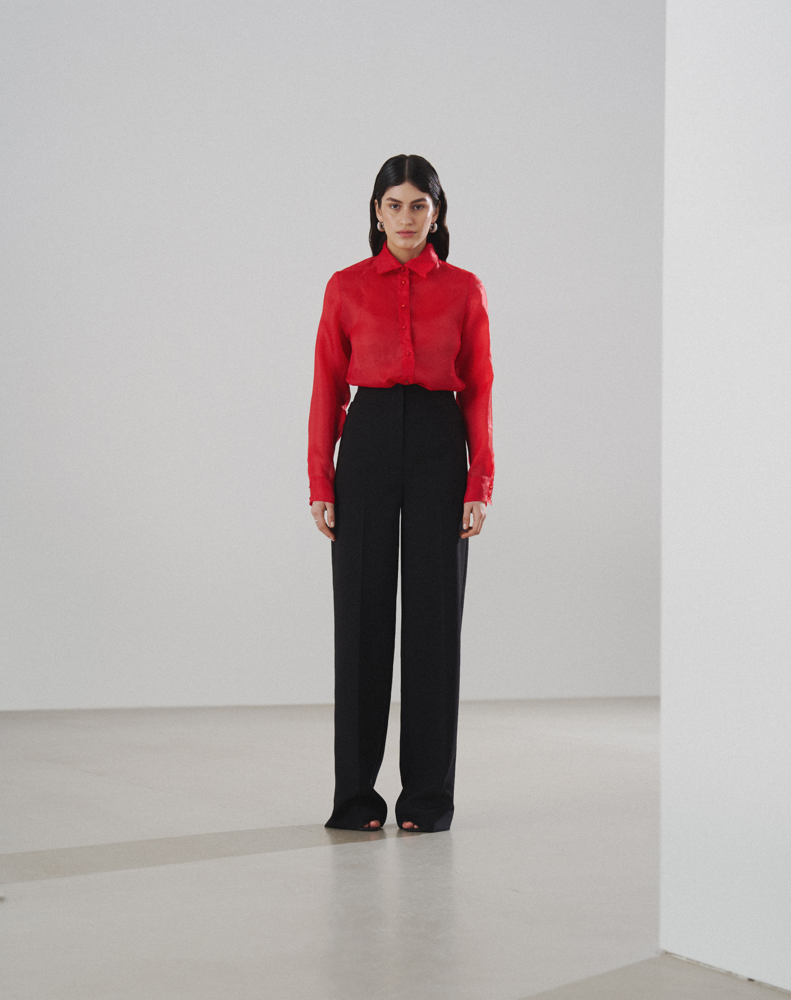 Classic high-waisted pants made of black suit fabric