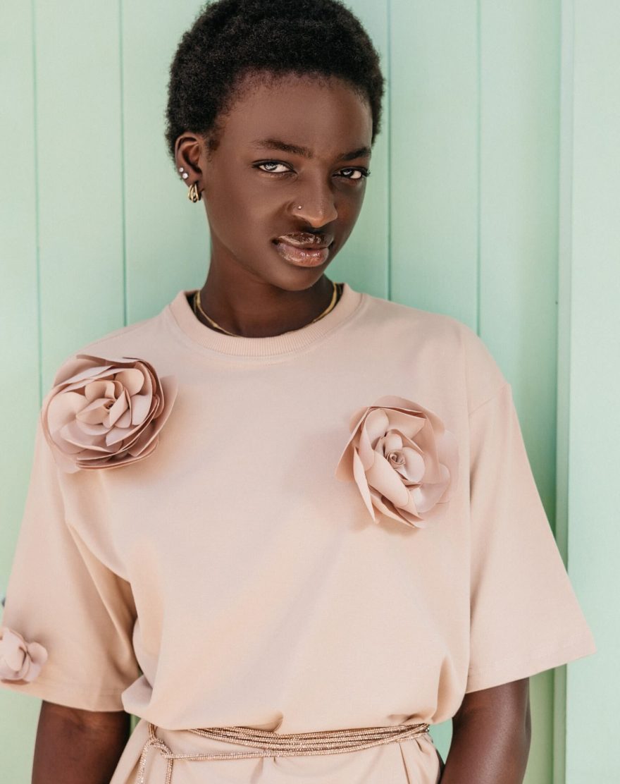 Loose T-shirt with roses made of beige satin