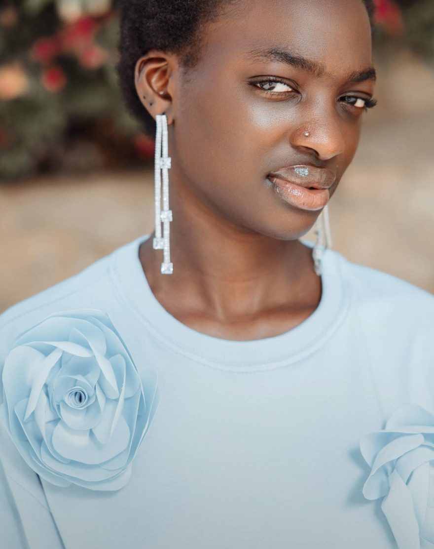 Loose shirt with roses made of blue satin