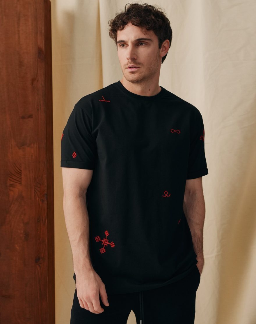 Loose black-colored men's t-shirt with embroidery