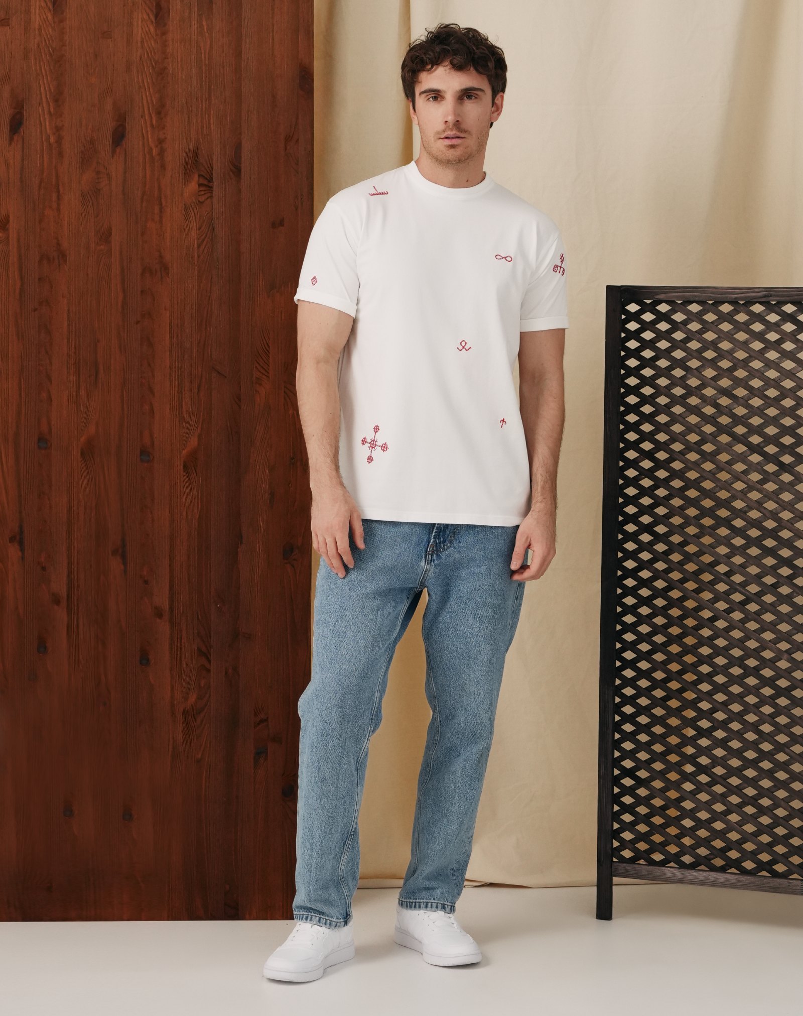Loose milk-colored men's t-shirt with embroidery